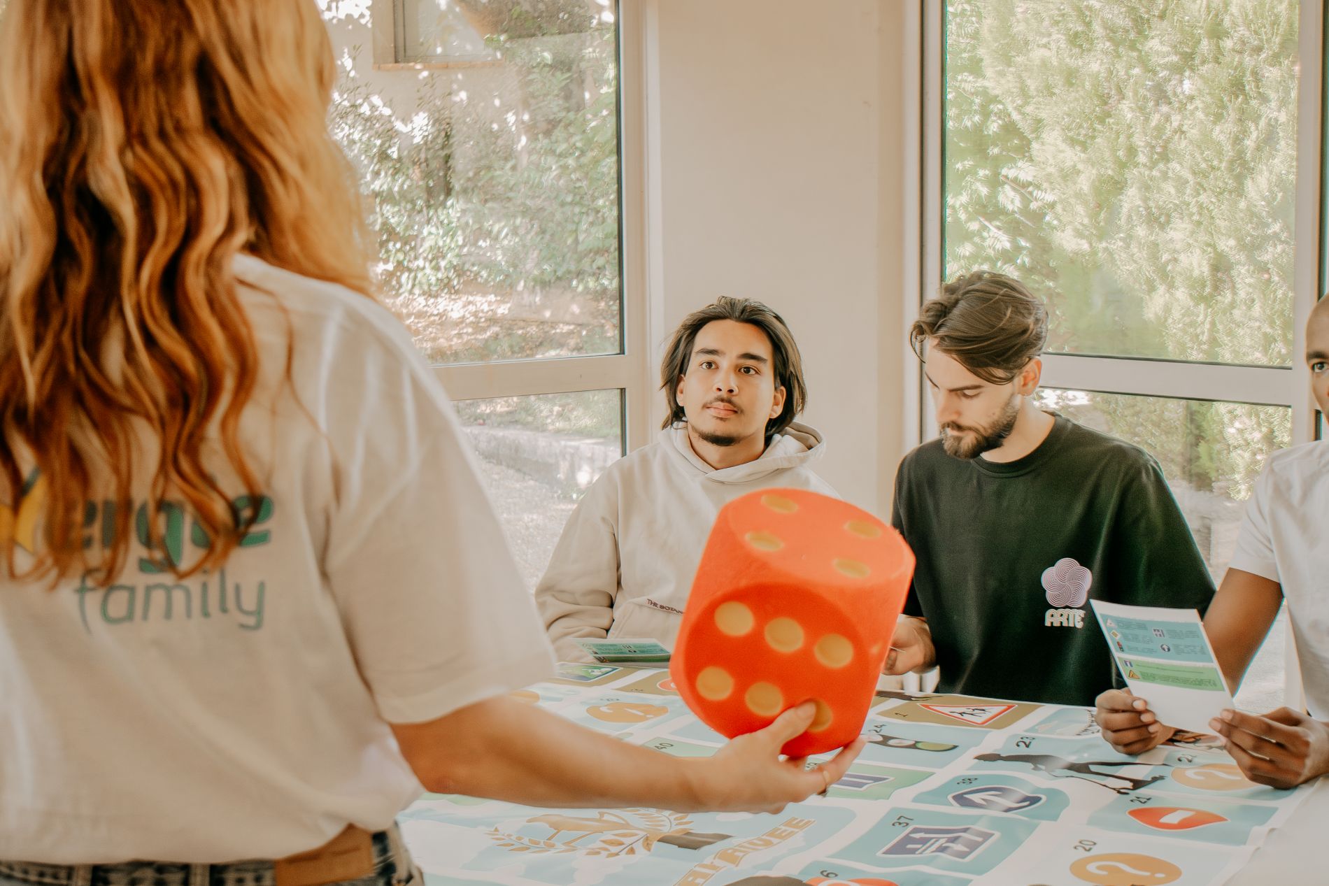 Formation en innovation éducative - jeu avec dé géant
